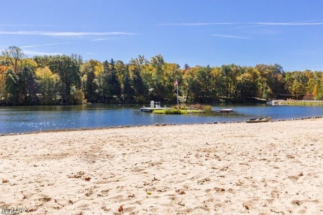 8405 Lucerne Drive, Chagrin Falls, OH 44023