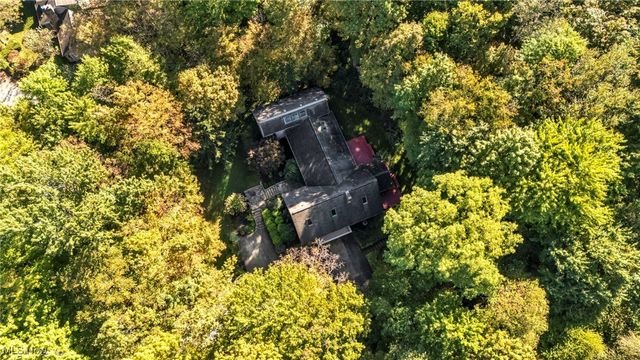 8405 Lucerne Drive, Chagrin Falls, OH 44023