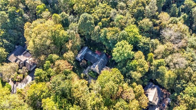 8405 Lucerne Drive, Chagrin Falls, OH 44023