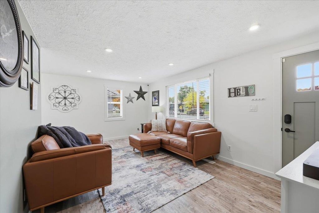 2802 N N Smith St, Spokane, WA 99207 photo 3