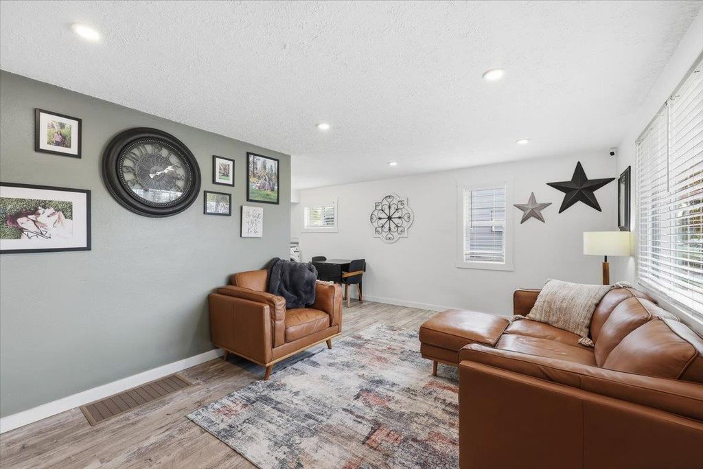 2802 N N Smith St, Spokane, WA 99207 photo 4