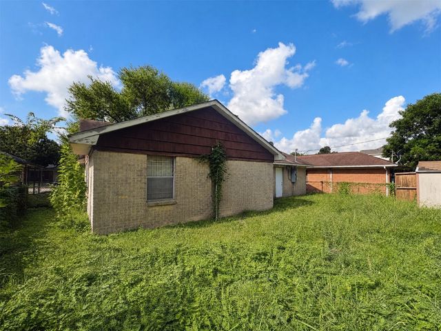 615 Glenburnie Drive, Houston, TX 77022