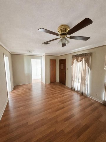 615 Glenburnie Drive, Houston, TX 77022
