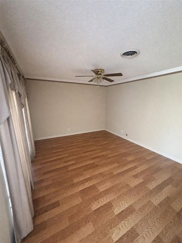 615 Glenburnie Drive, Houston, TX 77022