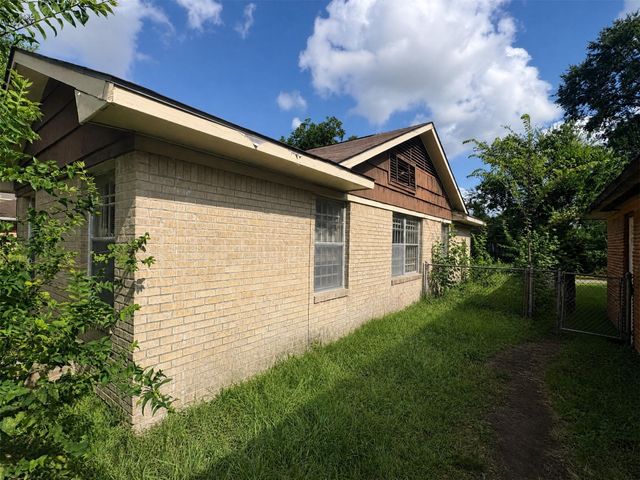 615 Glenburnie Drive, Houston, TX 77022