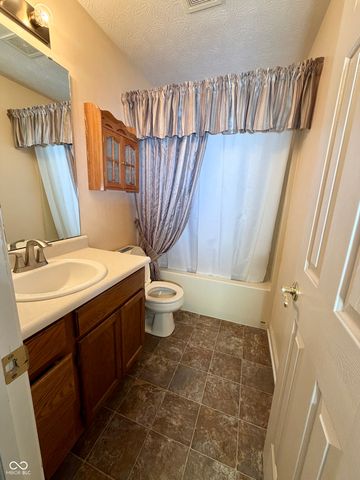 1019 E Killian Drive, Mooresville, IN 46158