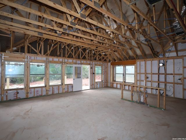 104 Greeley Drive, Floresville, TX 78114