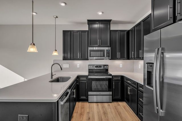 1043 Clendening Dr, Gallatin, TN 37066