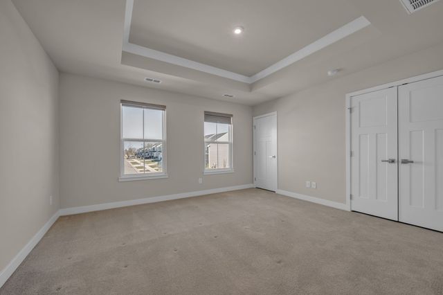 1043 Clendening Dr, Gallatin, TN 37066