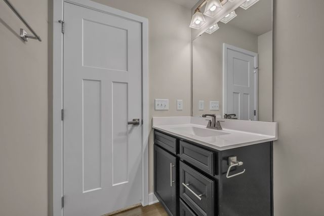 1043 Clendening Dr, Gallatin, TN 37066