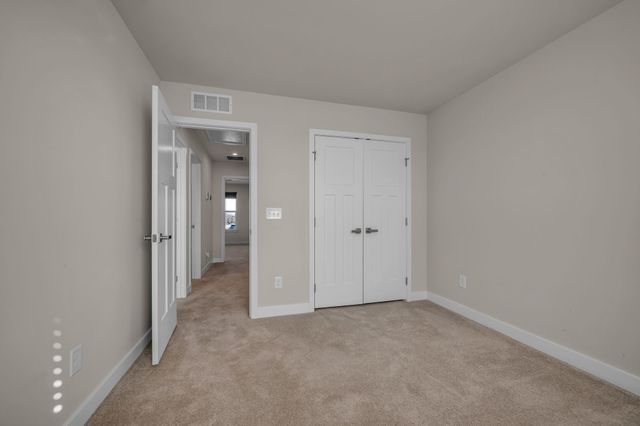 1043 Clendening Dr, Gallatin, TN 37066