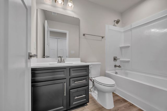 1043 Clendening Dr, Gallatin, TN 37066