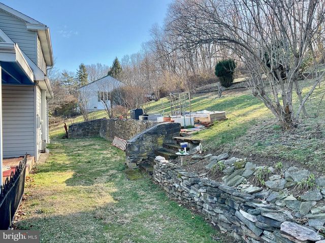 396 BRIDGE VALLEY RD, Pequea, PA 17565