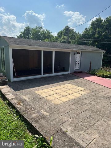 396 BRIDGE VALLEY RD, Pequea, PA 17565