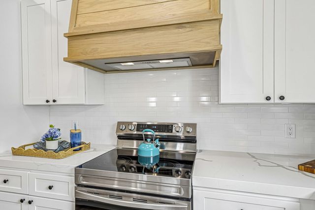 2435 103rd Street, Galveston, TX 77554