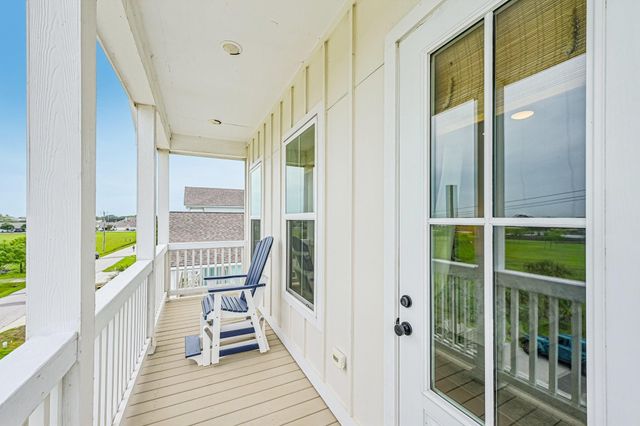 2435 103rd Street, Galveston, TX 77554