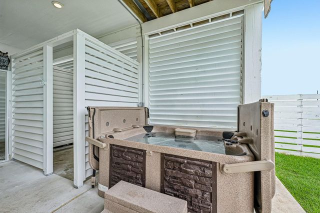 2435 103rd Street, Galveston, TX 77554