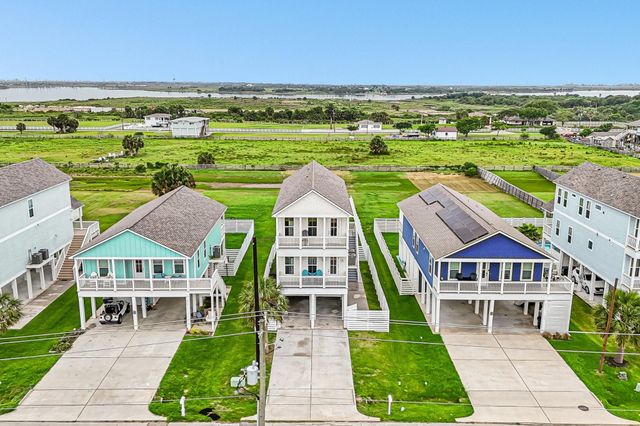 2435 103rd Street, Galveston, TX 77554