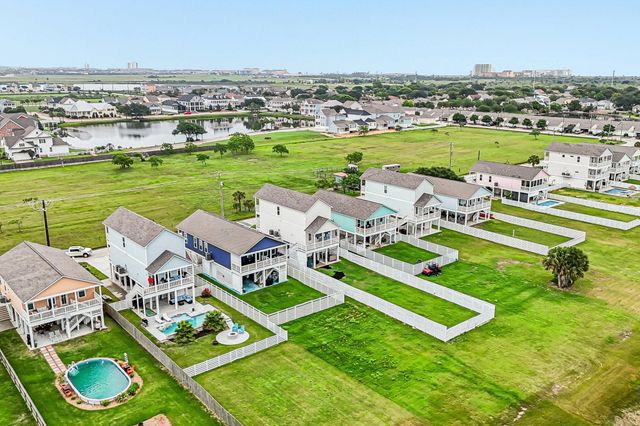 2435 103rd Street, Galveston, TX 77554