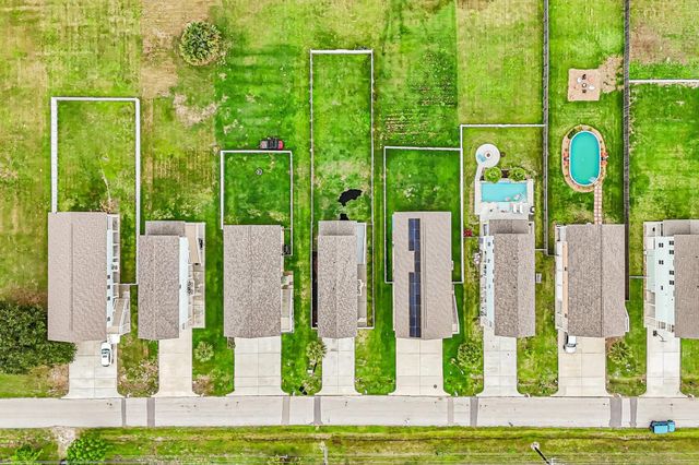 2435 103rd Street, Galveston, TX 77554