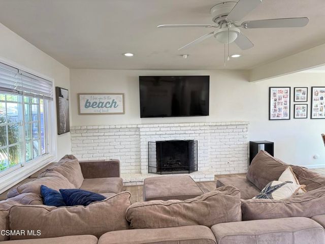 538 Dorena Drive, Newbury Park, CA 91320