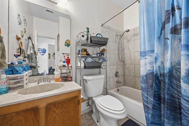 911 Crockett ST, Lockhart, TX 78644