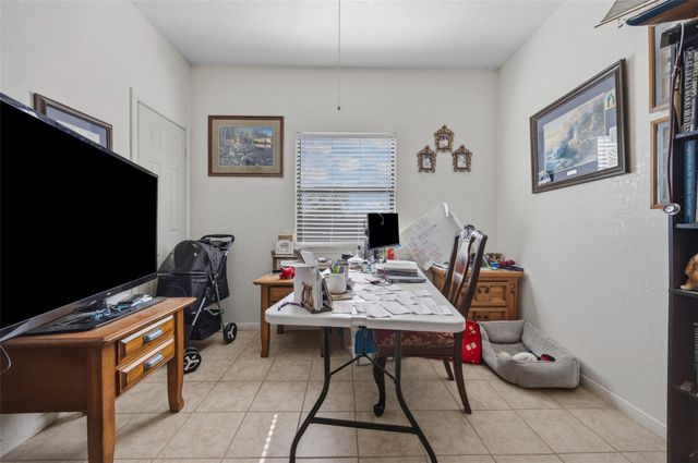 911 Crockett ST, Lockhart, TX 78644