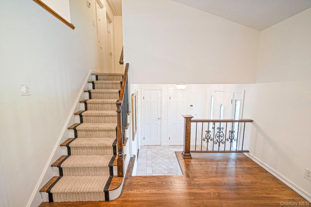 49 Munson Court, Melville, NY 11747
