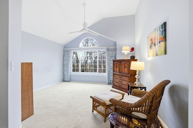 30W038 Willow Lane D, Warrenville, IL 60555