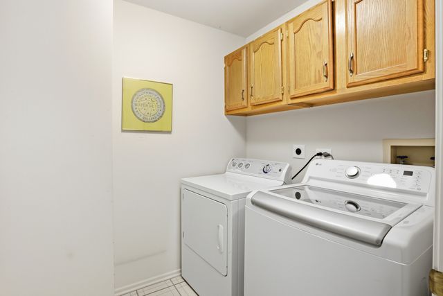 30W038 Willow Lane D, Warrenville, IL 60555