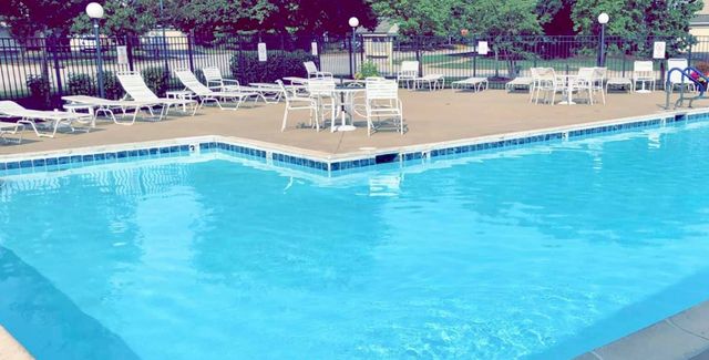 30W038 Willow Lane D, Warrenville, IL 60555