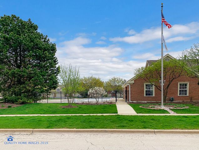 30W038 Willow Lane D, Warrenville, IL 60555