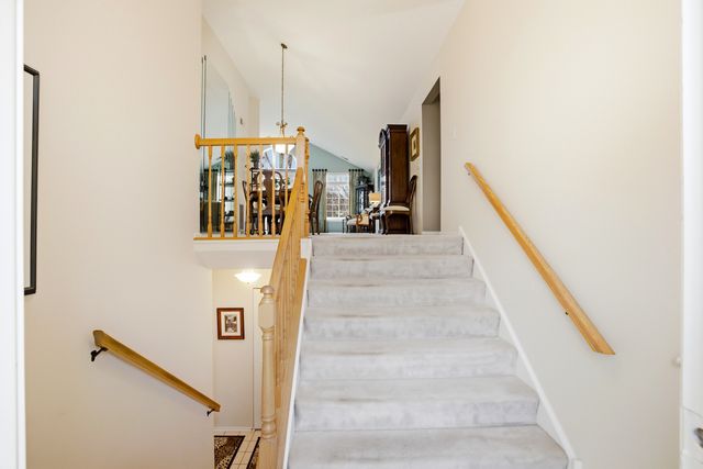 30W038 Willow Lane D, Warrenville, IL 60555