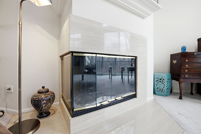 30W038 Willow Lane D, Warrenville, IL 60555