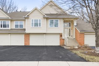 30W038 Willow Lane D, Warrenville, IL 60555