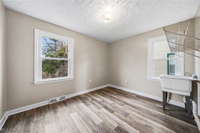 729 W Main Street, Geneva, OH 44041