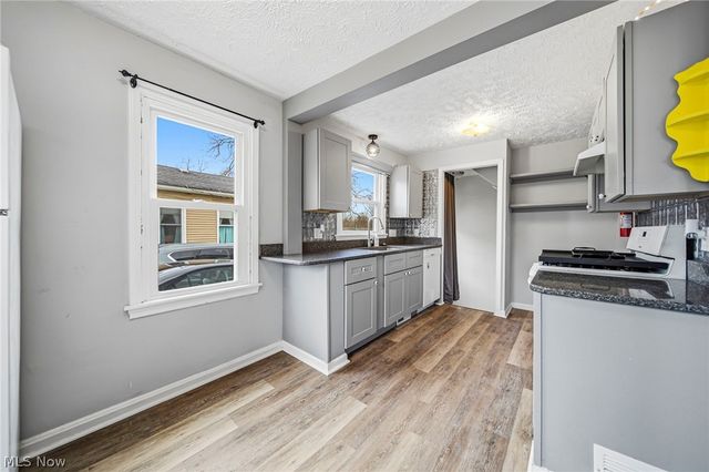 729 W Main Street, Geneva, OH 44041