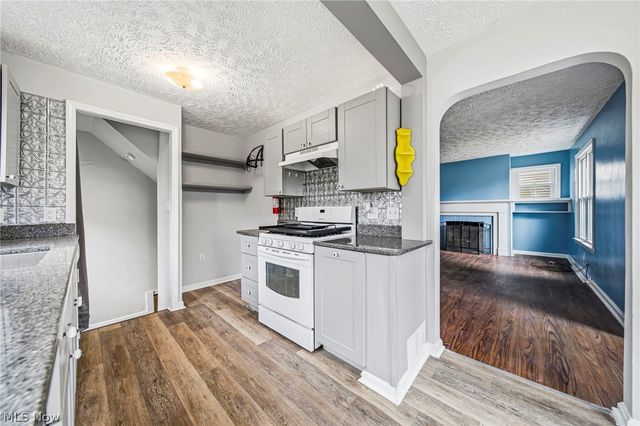 729 W Main Street, Geneva, OH 44041