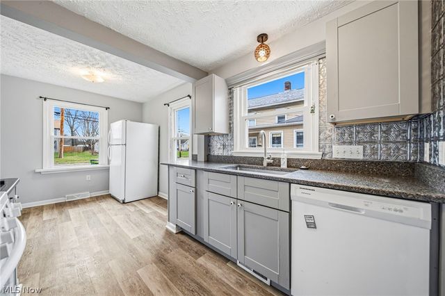 729 W Main Street, Geneva, OH 44041