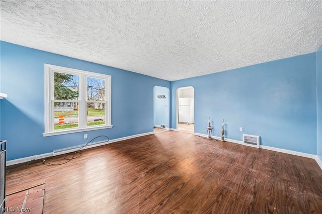 729 W Main Street, Geneva, OH 44041