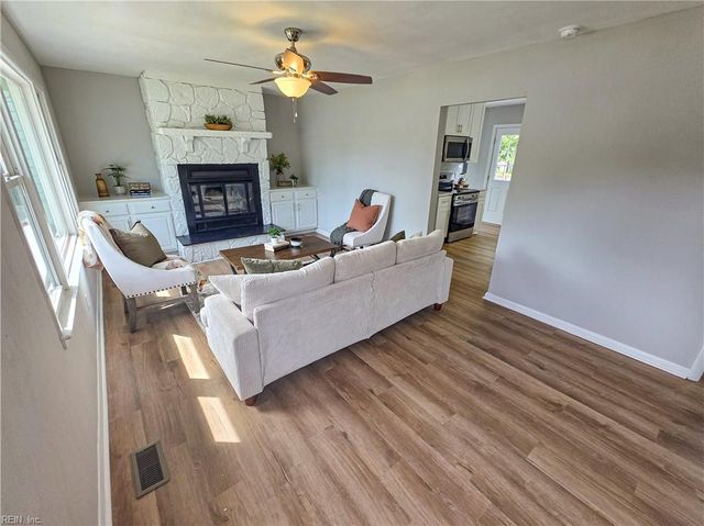 45 Londonshire TER, Hampton, VA 23666