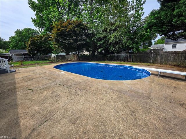 45 Londonshire TER, Hampton, VA 23666