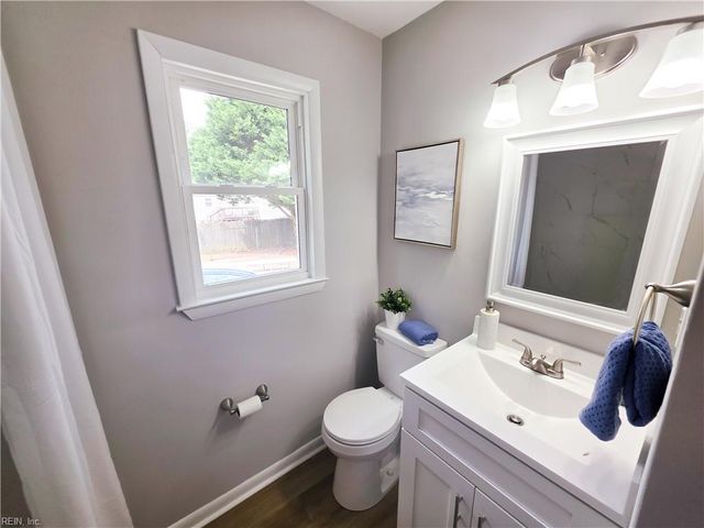 45 Londonshire TER, Hampton, VA 23666
