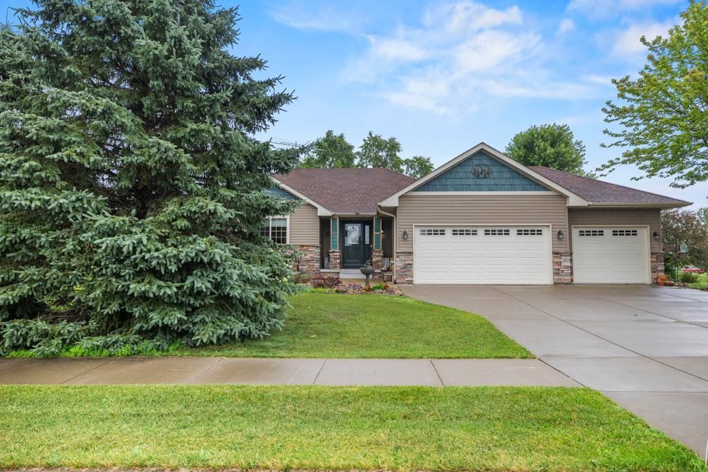 2398 8th Lane SE, Cambridge, MN 55008