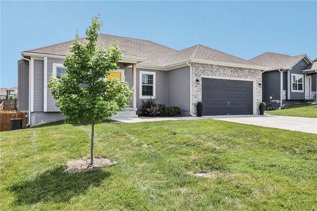 1205 NW Hilltop Lane, Grain Valley, MO 64029