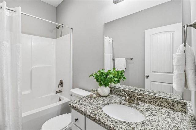 1205 NW Hilltop Lane, Grain Valley, MO 64029