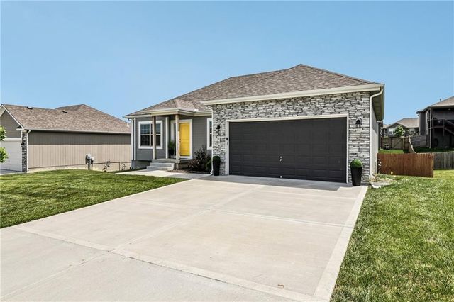 1205 NW Hilltop Lane, Grain Valley, MO 64029