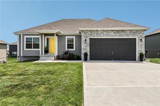 1205 NW Hilltop Lane, Grain Valley, MO 64029