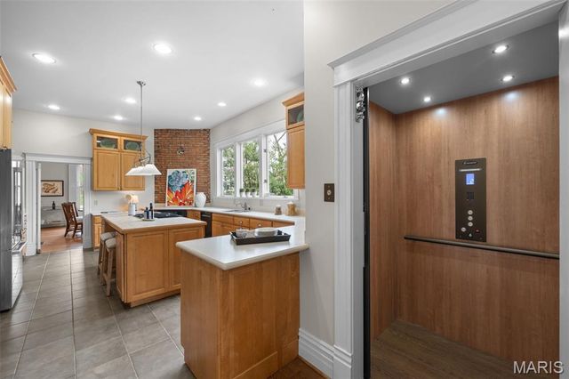 156 Gray Avenue, Webster Groves, MO 63119