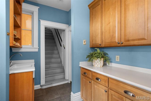 156 Gray Avenue, Webster Groves, MO 63119